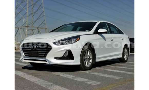 Imported Hyundai Sonata White Makiinaa iti Import - Dubai keessatti Central Kenya keessatti Imported Hyundai Sonata White Makiinaa iti Import - Dubai keessatti Central Kenya keessatti