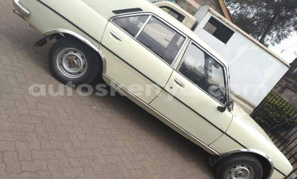 Oofamaa Peugeot 504 Beige Makiinaa iti Nairobi keessatti Nairobi keessatti