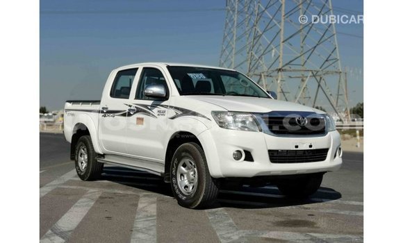 Nunua Imported Toyota Hilux Nyeupe Gari ndani ya Import - Dubai nchini Kati Kenya Nunua Imported Toyota Hilux Nyeupe Gari ndani ya Import - Dubai nchini Kati Kenya