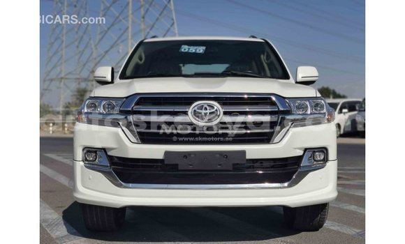 Buy Import Toyota Land Cruiser White Car in Import - Dubai in Central Kenya Buy Import Toyota Land Cruiser White Car in Import - Dubai in Central Kenya