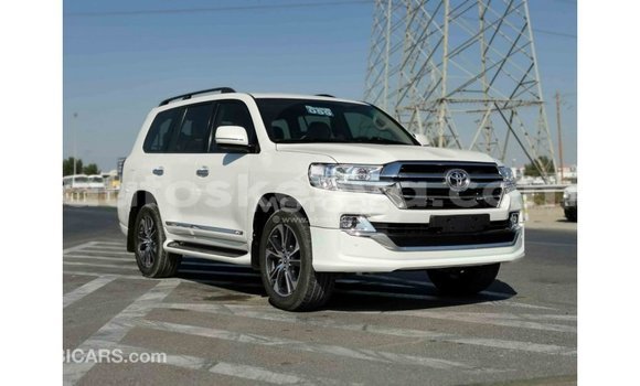 Buy Import Toyota Land Cruiser White Car in Import - Dubai in Central Kenya Buy Import Toyota Land Cruiser White Car in Import - Dubai in Central Kenya