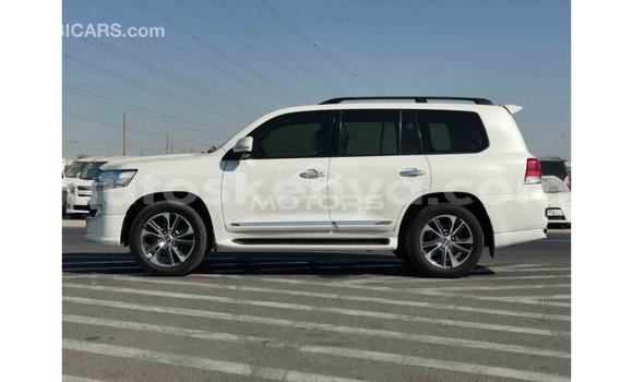 Buy Import Toyota Land Cruiser White Car in Import - Dubai in Central Kenya Buy Import Toyota Land Cruiser White Car in Import - Dubai in Central Kenya