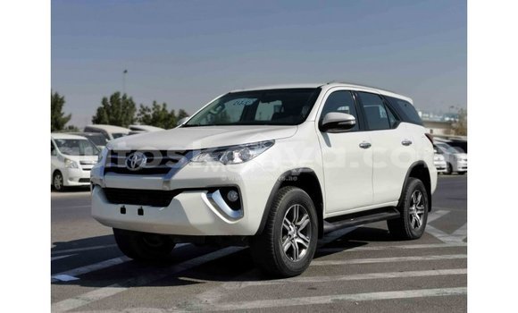 Imported Toyota Fortuner White Makiinaa iti Import - Dubai keessatti Central Kenya keessatti Imported Toyota Fortuner White Makiinaa iti Import - Dubai keessatti Central Kenya keessatti