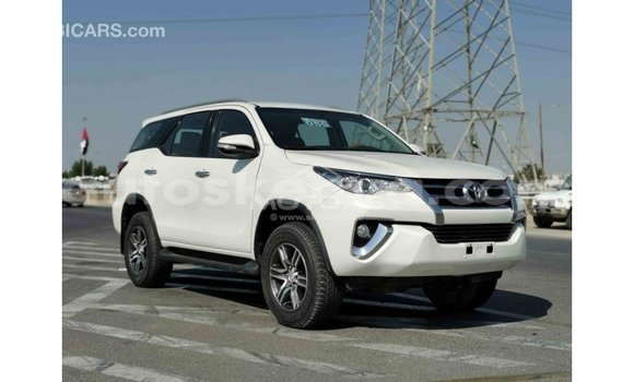 Imported Toyota Fortuner White Makiinaa iti Import - Dubai keessatti Central Kenya keessatti Imported Toyota Fortuner White Makiinaa iti Import - Dubai keessatti Central Kenya keessatti