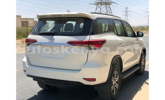 Nunua Imported Toyota Fortuner Nyeupe Gari ndani ya Import - Dubai nchini Kati Kenya Nunua Imported Toyota Fortuner Nyeupe Gari ndani ya Import - Dubai nchini Kati Kenya