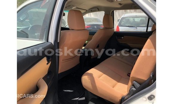 Nunua Imported Toyota Fortuner Nyeupe Gari ndani ya Import - Dubai nchini Kati Kenya Nunua Imported Toyota Fortuner Nyeupe Gari ndani ya Import - Dubai nchini Kati Kenya