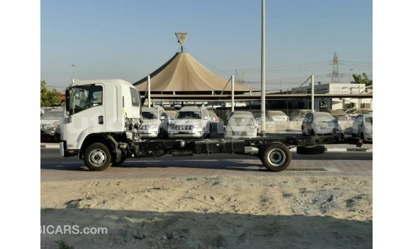 Imported Isuzu Bighorn White Netiree iti Import - Dubai keessatti Central Kenya keessatti Imported Isuzu Bighorn White Netiree iti Import - Dubai keessatti Central Kenya keessatti