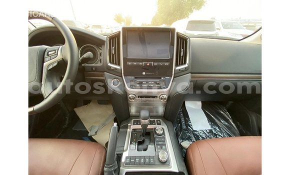 Buy Import Toyota Land Cruiser White Car in Import - Dubai in Central Kenya Buy Import Toyota Land Cruiser White Car in Import - Dubai in Central Kenya