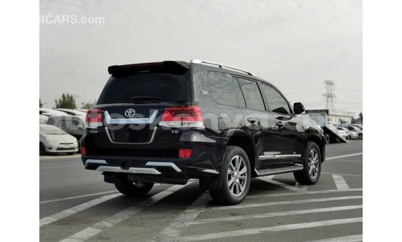 Nunua Imported Toyota Land Cruiser Nyeusi Gari ndani ya Import - Dubai nchini Kati Kenya Nunua Imported Toyota Land Cruiser Nyeusi Gari ndani ya Import - Dubai nchini Kati Kenya