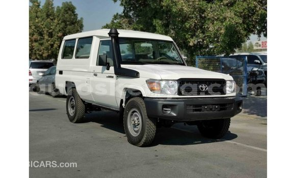 Buy Import Toyota Land Cruiser White Car in Import - Dubai in Central Kenya Buy Import Toyota Land Cruiser White Car in Import - Dubai in Central Kenya