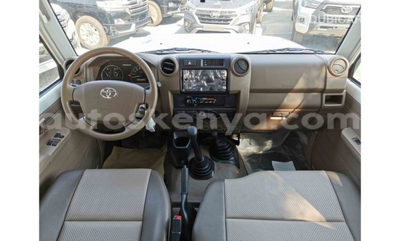 Buy Import Toyota Land Cruiser White Car in Import - Dubai in Central Kenya Buy Import Toyota Land Cruiser White Car in Import - Dubai in Central Kenya