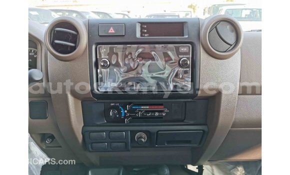 Buy Import Toyota Land Cruiser White Car in Import - Dubai in Central Kenya Buy Import Toyota Land Cruiser White Car in Import - Dubai in Central Kenya