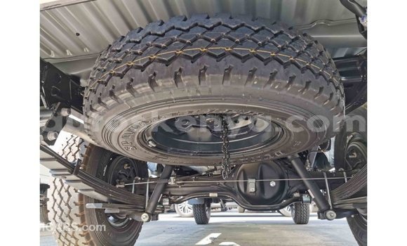 Buy Import Toyota Land Cruiser White Car in Import - Dubai in Central Kenya Buy Import Toyota Land Cruiser White Car in Import - Dubai in Central Kenya