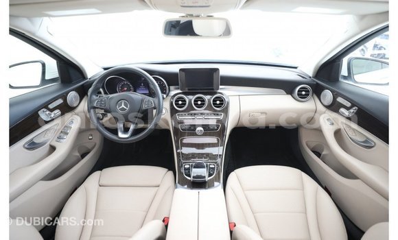 Nunua Imported Mercedes‒Benz 1117 Nyeupe Lori ndani ya Import - Dubai nchini Kati Kenya Nunua Imported Mercedes‒Benz 1117 Nyeupe Lori ndani ya Import - Dubai nchini Kati Kenya