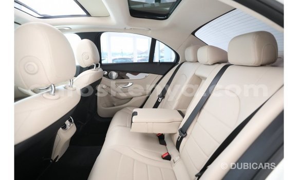 Nunua Imported Mercedes‒Benz 1117 Nyeupe Lori ndani ya Import - Dubai nchini Kati Kenya Nunua Imported Mercedes‒Benz 1117 Nyeupe Lori ndani ya Import - Dubai nchini Kati Kenya