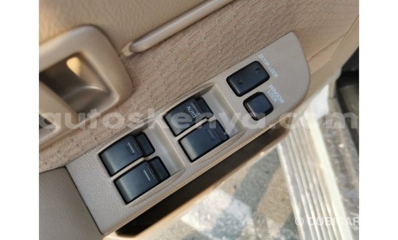 Imported Toyota Land Cruiser White Makiinaa iti Import - Dubai keessatti Central Kenya keessatti Imported Toyota Land Cruiser White Makiinaa iti Import - Dubai keessatti Central Kenya keessatti