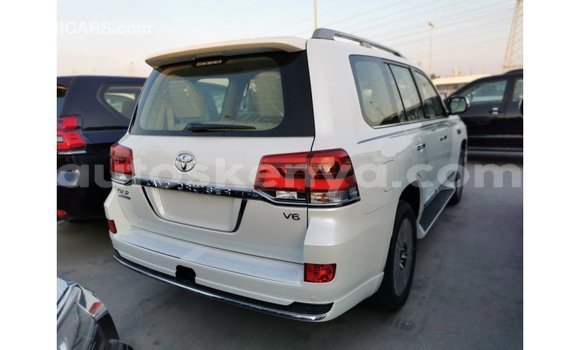 Imported Toyota Land Cruiser White Makiinaa iti Import - Dubai keessatti Central Kenya keessatti Imported Toyota Land Cruiser White Makiinaa iti Import - Dubai keessatti Central Kenya keessatti