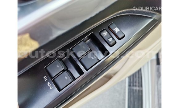 Imported Toyota Land Cruiser White Makiinaa iti Import - Dubai keessatti Central Kenya keessatti Imported Toyota Land Cruiser White Makiinaa iti Import - Dubai keessatti Central Kenya keessatti