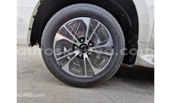 Imported Toyota Land Cruiser White Makiinaa iti Import - Dubai keessatti Central Kenya keessatti Imported Toyota Land Cruiser White Makiinaa iti Import - Dubai keessatti Central Kenya keessatti
