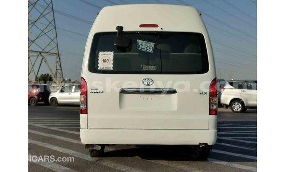 Buy Import Toyota Hiace White Car in Import - Dubai in Central Kenya Buy Import Toyota Hiace White Car in Import - Dubai in Central Kenya
