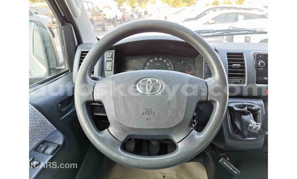 Buy Import Toyota Hiace White Car in Import - Dubai in Central Kenya Buy Import Toyota Hiace White Car in Import - Dubai in Central Kenya