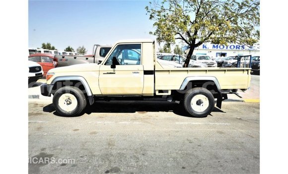 Buy Import Toyota Land Cruiser Beige Car in Import - Dubai in Central Kenya Buy Import Toyota Land Cruiser Beige Car in Import - Dubai in Central Kenya
