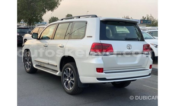 Buy Import Toyota Land Cruiser White Car in Import - Dubai in Central Kenya Buy Import Toyota Land Cruiser White Car in Import - Dubai in Central Kenya