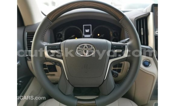 Nunua Imported Toyota Land Cruiser Nyeupe Gari ndani ya Import - Dubai nchini Kati Kenya Nunua Imported Toyota Land Cruiser Nyeupe Gari ndani ya Import - Dubai nchini Kati Kenya