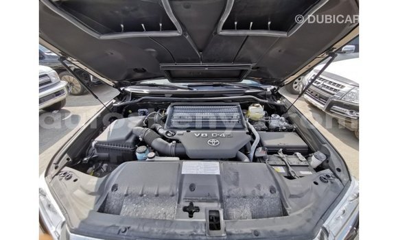 Nunua Imported Toyota Land Cruiser Nyeusi Gari ndani ya Import - Dubai nchini Kati Kenya Nunua Imported Toyota Land Cruiser Nyeusi Gari ndani ya Import - Dubai nchini Kati Kenya