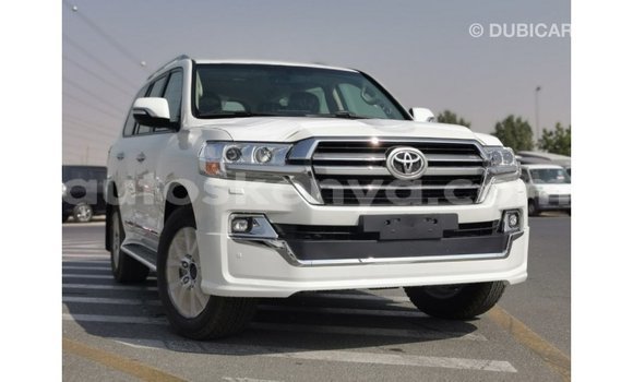 Buy Import Toyota Land Cruiser White Car in Import - Dubai in Central Kenya Buy Import Toyota Land Cruiser White Car in Import - Dubai in Central Kenya