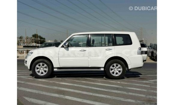Imported Mitsubishi Pajero White Makiinaa iti Import - Dubai keessatti Central Kenya keessatti Imported Mitsubishi Pajero White Makiinaa iti Import - Dubai keessatti Central Kenya keessatti