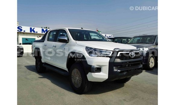 Imported Toyota Hilux White Makiinaa iti Import - Dubai keessatti Central Kenya keessatti Imported Toyota Hilux White Makiinaa iti Import - Dubai keessatti Central Kenya keessatti