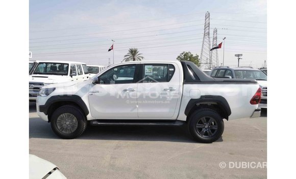 Imported Toyota Hilux White Makiinaa iti Import - Dubai keessatti Central Kenya keessatti Imported Toyota Hilux White Makiinaa iti Import - Dubai keessatti Central Kenya keessatti