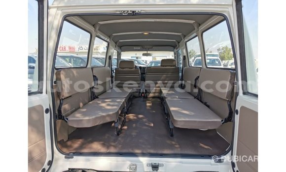 Nunua Imported Toyota Land Cruiser Nyeupe Gari ndani ya Import - Dubai nchini Kati Kenya Nunua Imported Toyota Land Cruiser Nyeupe Gari ndani ya Import - Dubai nchini Kati Kenya