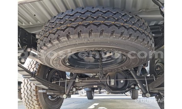 Nunua Imported Toyota Land Cruiser Nyeupe Gari ndani ya Import - Dubai nchini Kati Kenya Nunua Imported Toyota Land Cruiser Nyeupe Gari ndani ya Import - Dubai nchini Kati Kenya