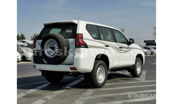Nunua Imported Toyota Prado Nyeupe Gari ndani ya Import - Dubai nchini Kati Kenya Nunua Imported Toyota Prado Nyeupe Gari ndani ya Import - Dubai nchini Kati Kenya
