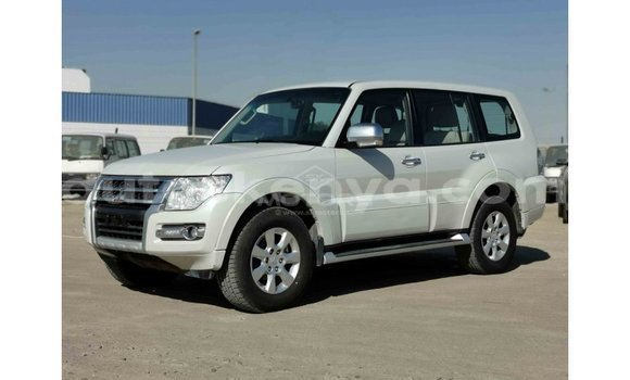 Nunua Imported Mitsubishi Pajero Nyeupe Gari ndani ya Import - Dubai nchini Kati Kenya Nunua Imported Mitsubishi Pajero Nyeupe Gari ndani ya Import - Dubai nchini Kati Kenya
