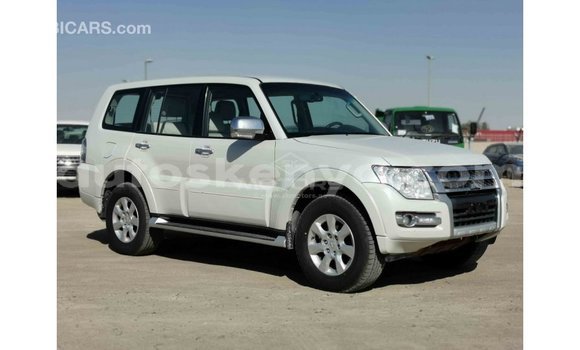 Nunua Imported Mitsubishi Pajero Nyeupe Gari ndani ya Import - Dubai nchini Kati Kenya Nunua Imported Mitsubishi Pajero Nyeupe Gari ndani ya Import - Dubai nchini Kati Kenya