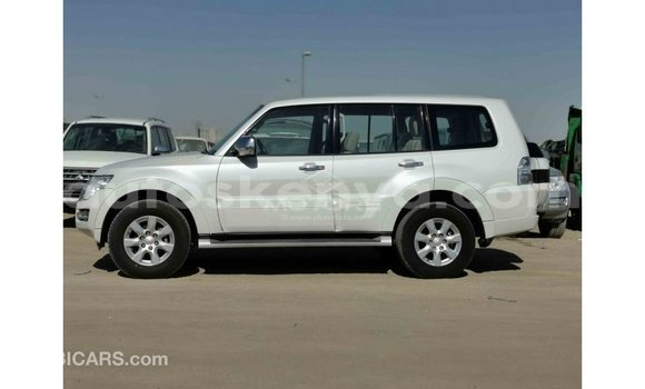Nunua Imported Mitsubishi Pajero Nyeupe Gari ndani ya Import - Dubai nchini Kati Kenya Nunua Imported Mitsubishi Pajero Nyeupe Gari ndani ya Import - Dubai nchini Kati Kenya