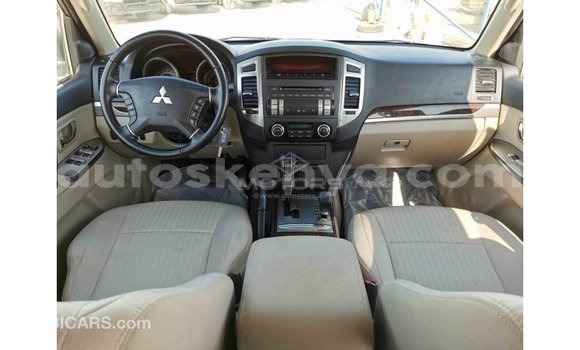 Nunua Imported Mitsubishi Pajero Nyeupe Gari ndani ya Import - Dubai nchini Kati Kenya Nunua Imported Mitsubishi Pajero Nyeupe Gari ndani ya Import - Dubai nchini Kati Kenya