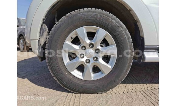 Nunua Imported Mitsubishi Pajero Nyeupe Gari ndani ya Import - Dubai nchini Kati Kenya Nunua Imported Mitsubishi Pajero Nyeupe Gari ndani ya Import - Dubai nchini Kati Kenya