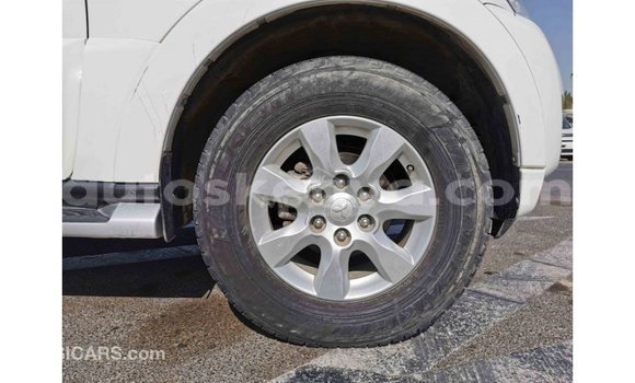 Buy Import Mitsubishi Pajero White Car in Import - Dubai in Central Kenya Buy Import Mitsubishi Pajero White Car in Import - Dubai in Central Kenya