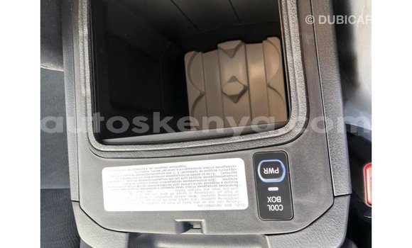 Nunua Imported Toyota Land Cruiser Nyeupe Gari ndani ya Import - Dubai nchini Kati Kenya Nunua Imported Toyota Land Cruiser Nyeupe Gari ndani ya Import - Dubai nchini Kati Kenya