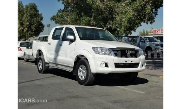 Buy Import Toyota Hilux White Car in Import - Dubai in Central Kenya Buy Import Toyota Hilux White Car in Import - Dubai in Central Kenya