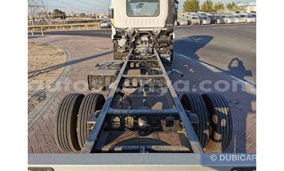 Imported Isuzu Bighorn White Netiree iti Import - Dubai keessatti Central Kenya keessatti Imported Isuzu Bighorn White Netiree iti Import - Dubai keessatti Central Kenya keessatti