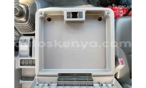 Imported Isuzu Bighorn White Netiree iti Import - Dubai keessatti Central Kenya keessatti Imported Isuzu Bighorn White Netiree iti Import - Dubai keessatti Central Kenya keessatti