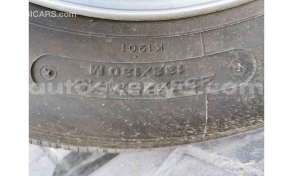 Imported Isuzu Bighorn White Netiree iti Import - Dubai keessatti Central Kenya keessatti Imported Isuzu Bighorn White Netiree iti Import - Dubai keessatti Central Kenya keessatti