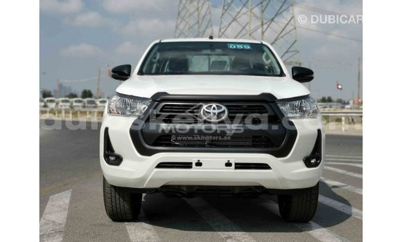 Imported Toyota Hilux White Makiinaa iti Import - Dubai keessatti Central Kenya keessatti Imported Toyota Hilux White Makiinaa iti Import - Dubai keessatti Central Kenya keessatti