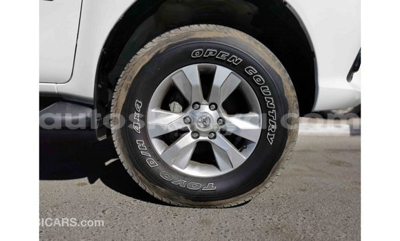 Buy Import Toyota Hilux White Car in Import - Dubai in Central Kenya Buy Import Toyota Hilux White Car in Import - Dubai in Central Kenya