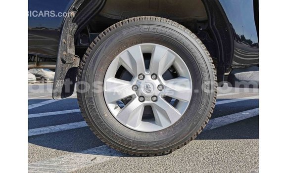 Nunua Imported Toyota Hilux Nyeusi Gari ndani ya Import - Dubai nchini Kati Kenya Nunua Imported Toyota Hilux Nyeusi Gari ndani ya Import - Dubai nchini Kati Kenya
